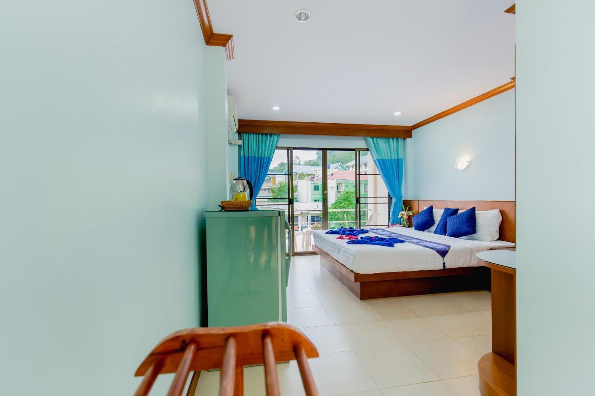 Rk Guesthouse Patong Exteriör bild