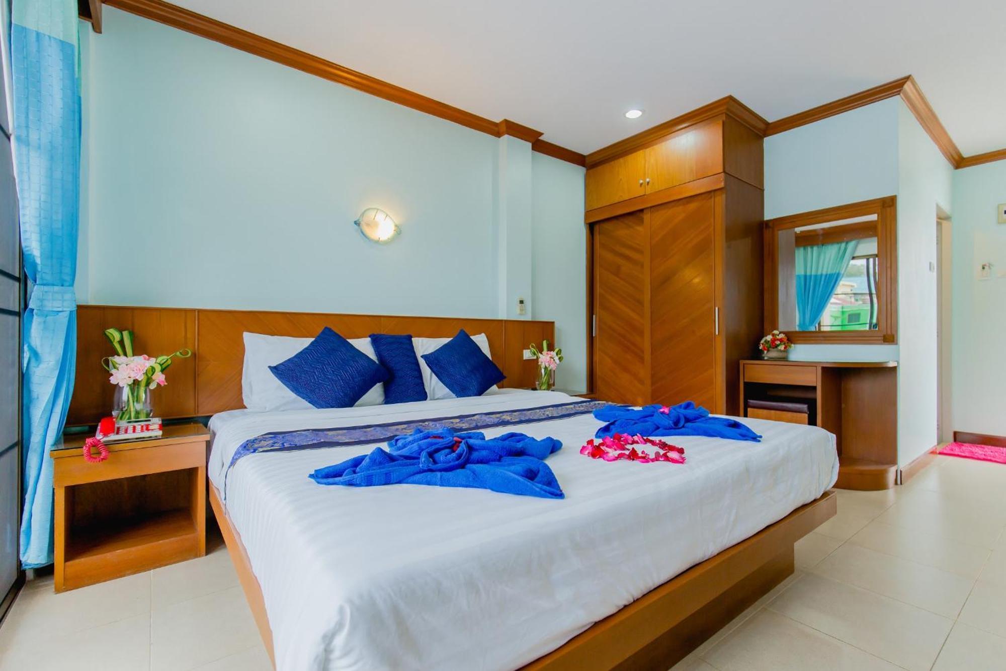 Rk Guesthouse Patong Exteriör bild