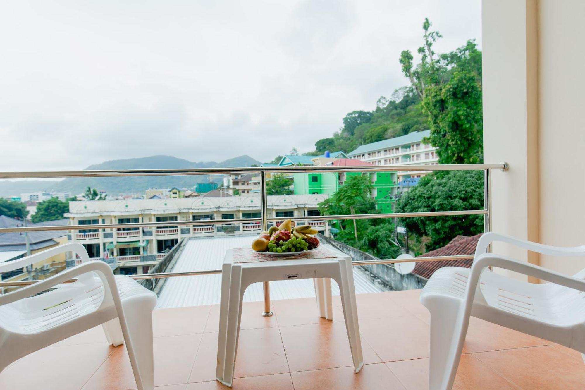 Rk Guesthouse Patong Exteriör bild