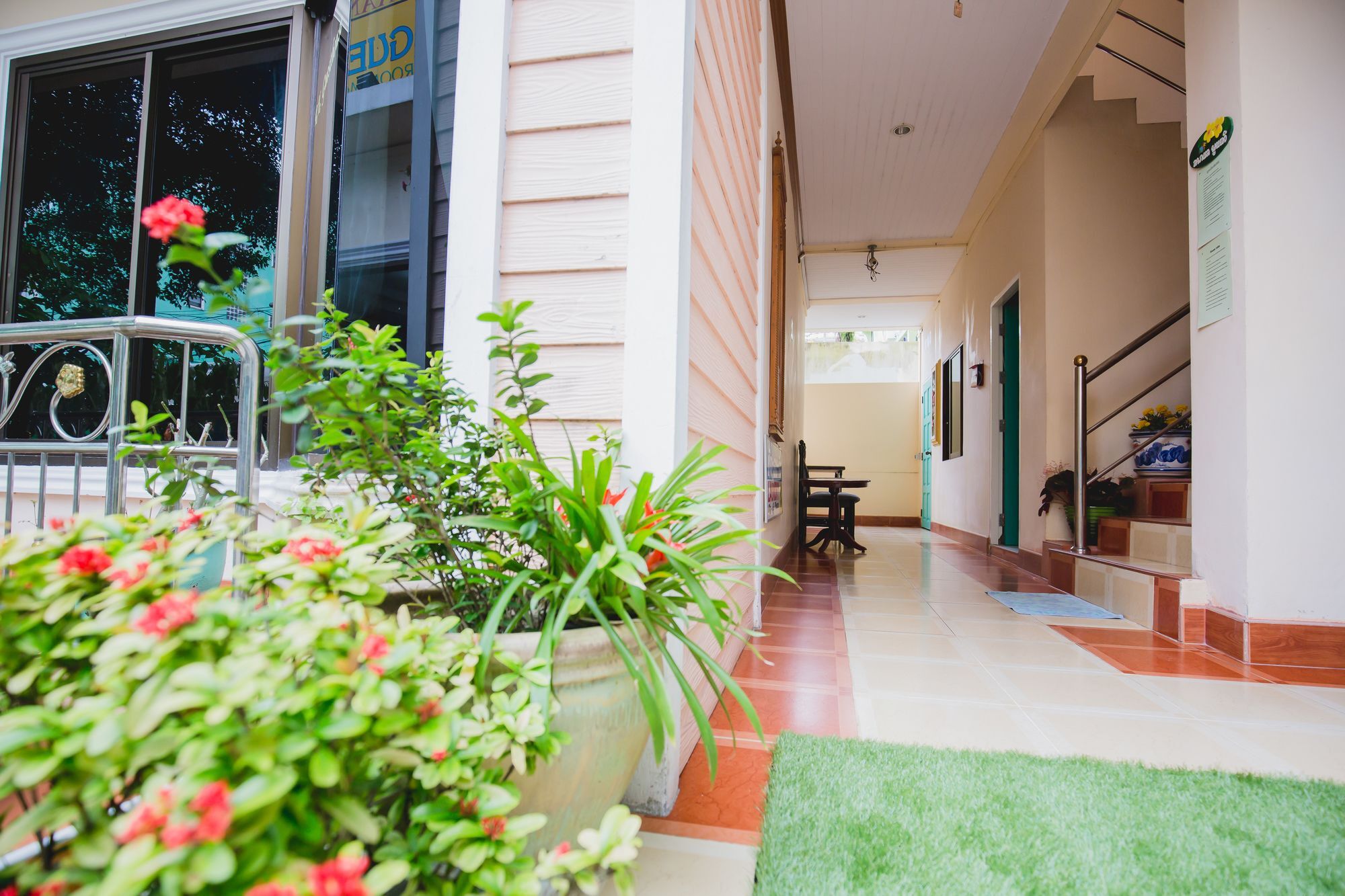 Rk Guesthouse Patong Exteriör bild
