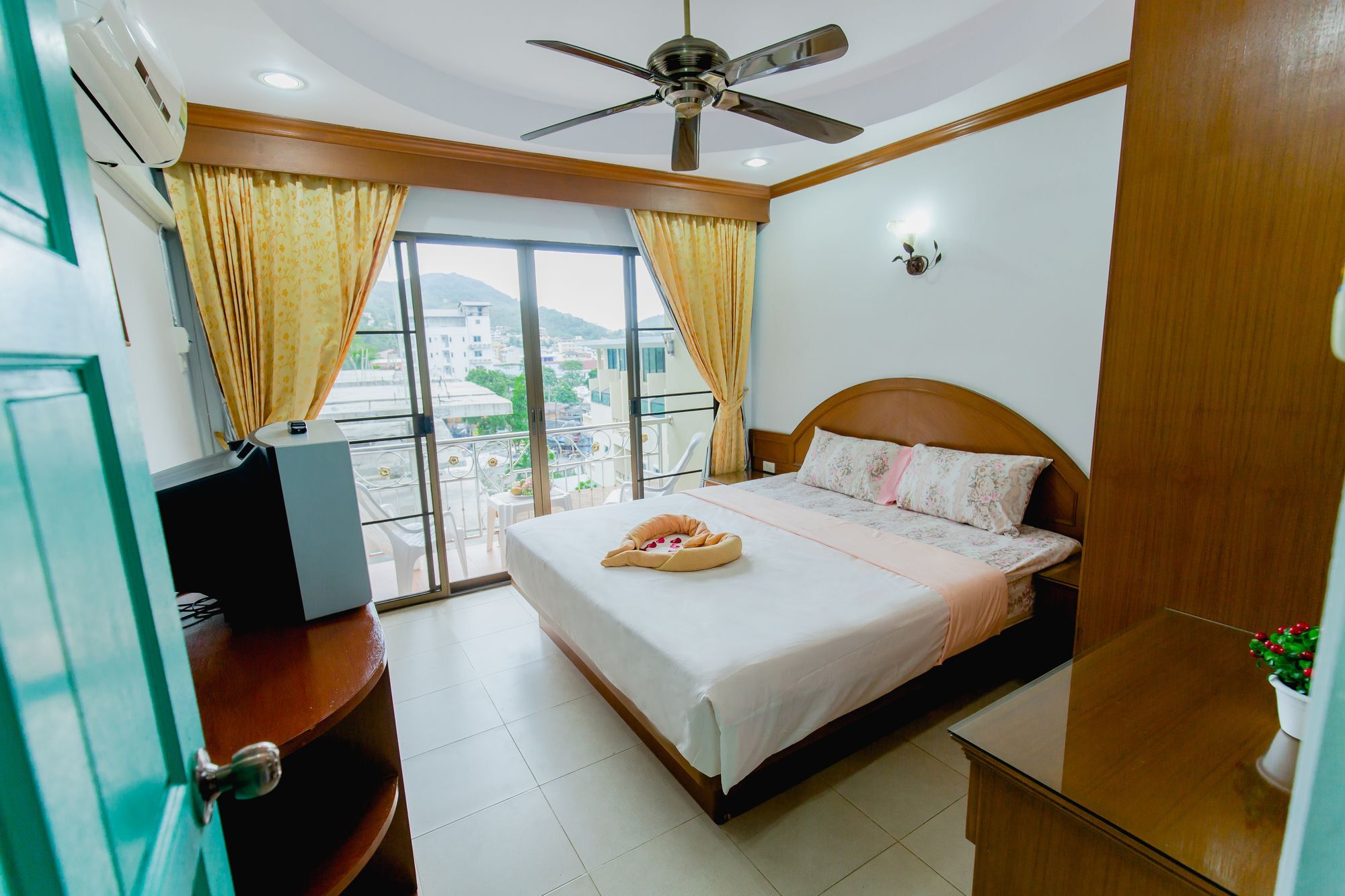 Rk Guesthouse Patong Exteriör bild
