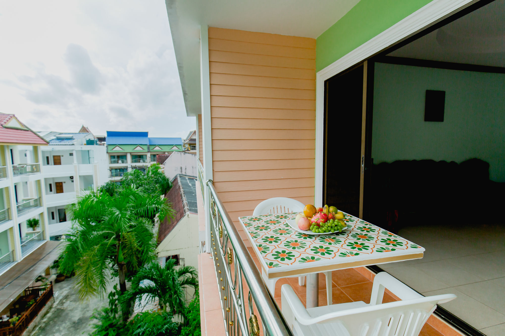 Rk Guesthouse Patong Exteriör bild